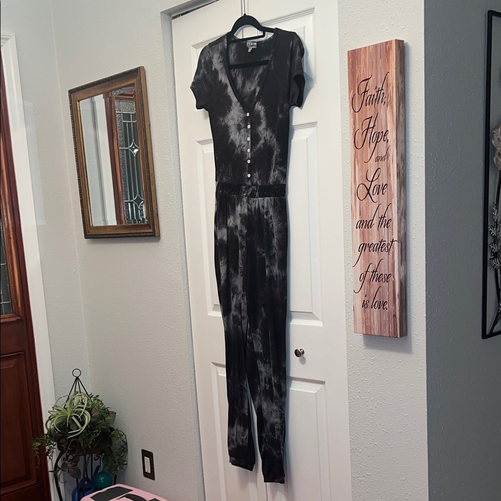 Women’s jumpsuit. Small